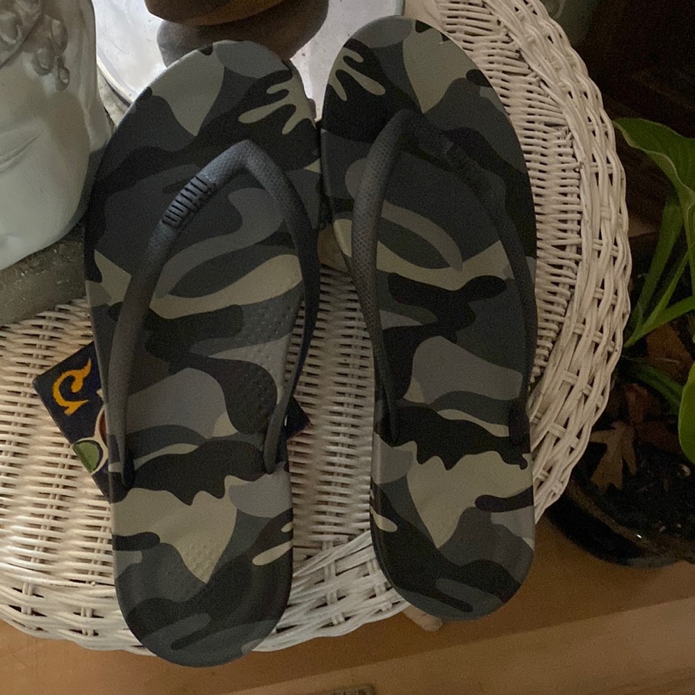 FitFlop Black Gray Camo Flip Flop Sandals 12